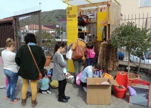 Caja-de-trueque-en-Mercadillo-de-Tegueste-02